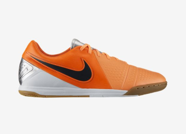 BUTY NIKE CTR360 LIBRETTO III IC /525171 800