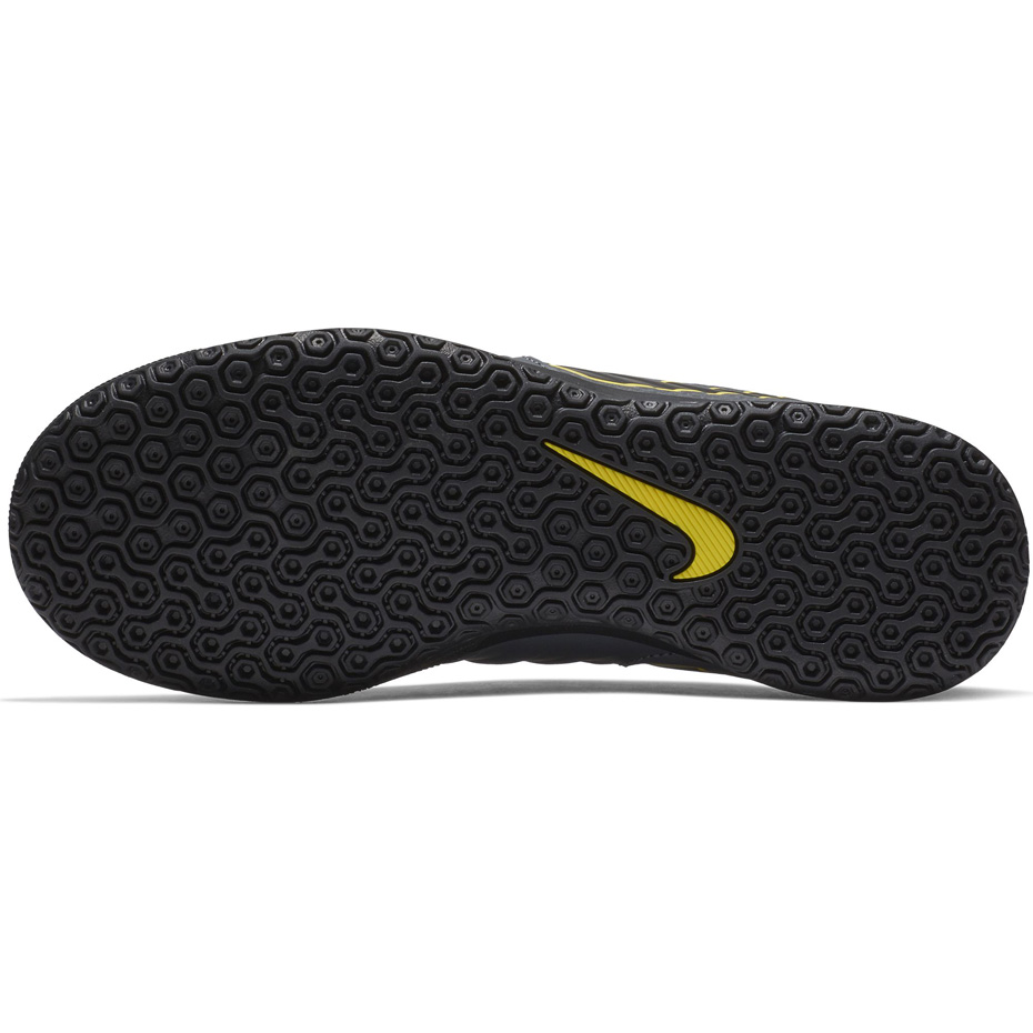 Buty piłkarskie Nike Tiempo Legend 7 Club IC JR - obrazek 10